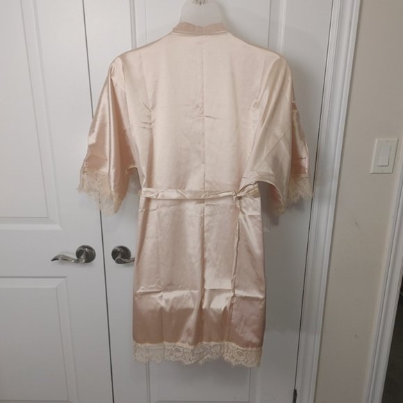 Cream silk like robe xxl - Picture 3 of 8